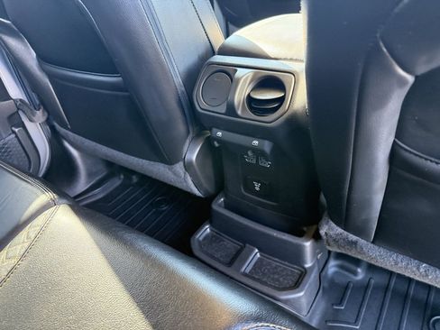 Used 2022 Jeep Wrangler Unlimited Sahara image 38