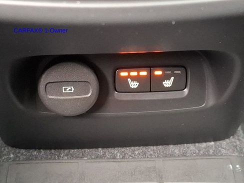 Used 2021 Volvo XC40 T5 R-Design w/ Advanced Package image 12