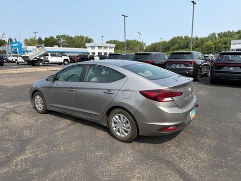 Used 2020 Hyundai Elantra SE FWD image 20