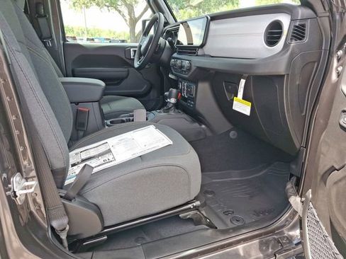 New 2025 Jeep Gladiator Sport image 12