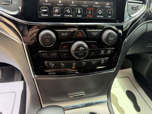 Used 2019 Jeep Grand Cherokee Trailhawk AWD/4WD image 15