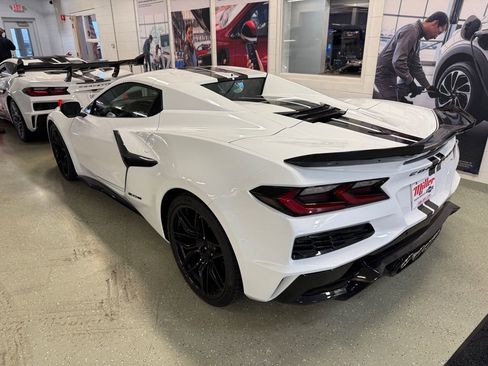 Used 2023 Chevrolet Corvette Z06 image 3