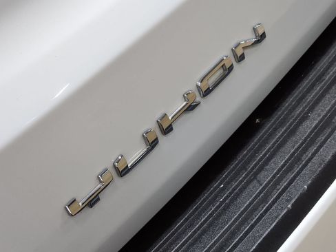 Used 2023 GMC Yukon XL SLT AWD/4WD image 25