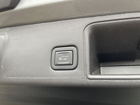 Used 2024 GMC Terrain SLT w/ Infotainment Package II image 46