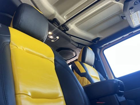 Used 2019 Jeep Wrangler Unlimited Sahara image 18