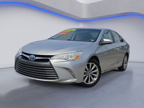 Used 2016 Toyota Camry XLE w/ Moonroof Package FWD image 2