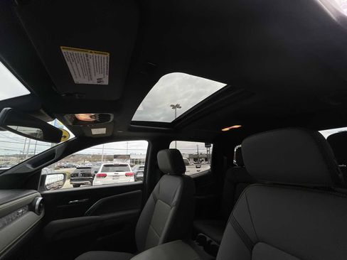 Used 2026 Chevrolet Colorado ZR2 w/ Technology Package image 18