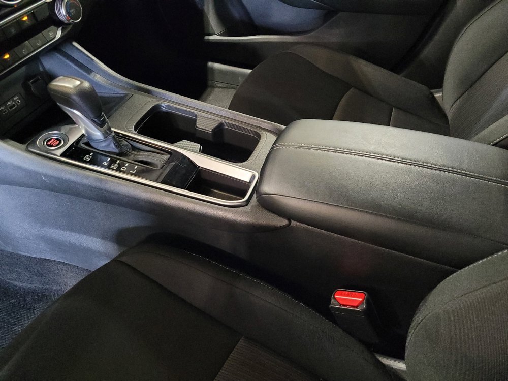 Used 2025 Nissan Sentra SV FWD image 26