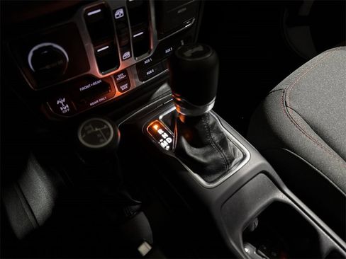 Used 2024 Jeep Wrangler Unlimited Rubicon image 17