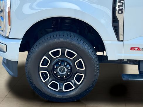 Used 2024 Ford F350 Platinum w/ FX4 Off-Road Package AWD/4WD image 36
