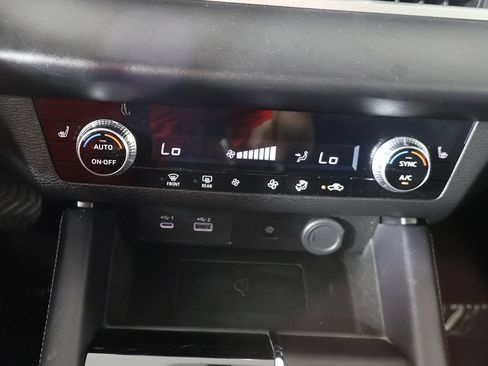 Used 2024 Mitsubishi Outlander SE Black Edition FWD image 50