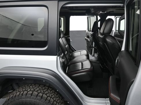 Used 2022 Jeep Wrangler Unlimited Rubicon w/ LED Lighting Group AWD/4WD image 33