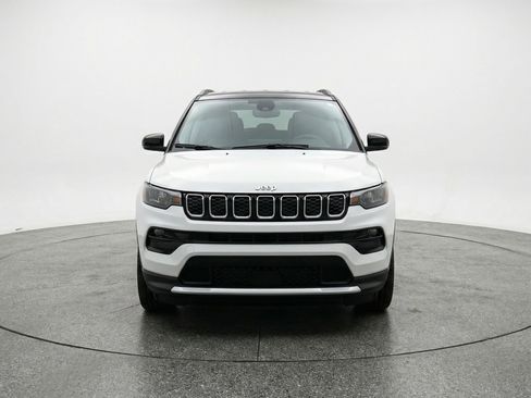 Used 2025 Jeep Compass Limited image 2