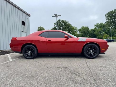Used 2014 Dodge Challenger SXT RWD image 7