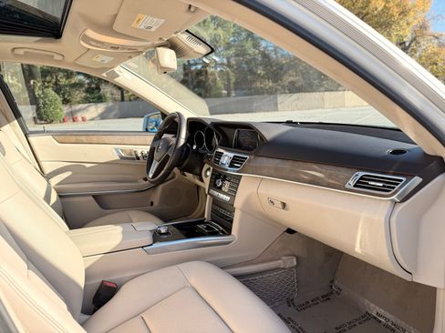 Used 2014 Mercedes-Benz E 350 4MATIC Sedan image 24