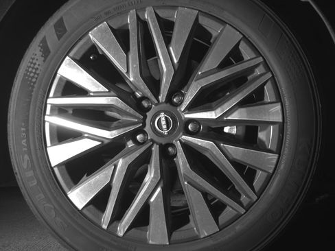 Used 2025 Nissan Altima 2.5 SV FWD image 13