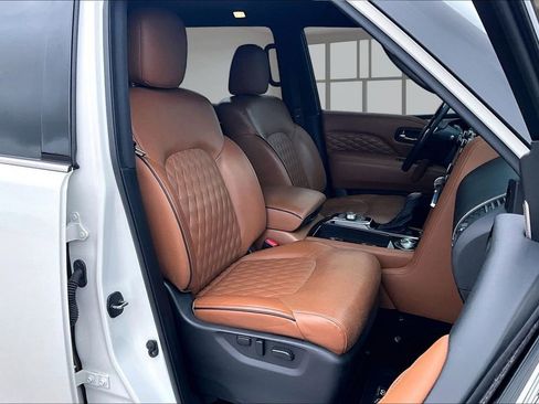 Used 2024 INFINITI QX80 Sensory AWD/4WD image 7
