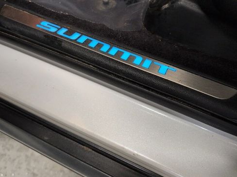 Used 2017 Jeep Grand Cherokee Summit image 13