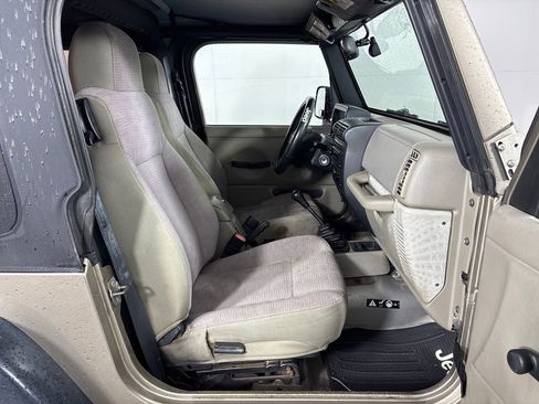 Used 2004 Jeep Wrangler Rubicon AWD/4WD image 6