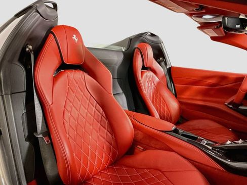 Used 2021 Ferrari 812 GTS RWD image 18