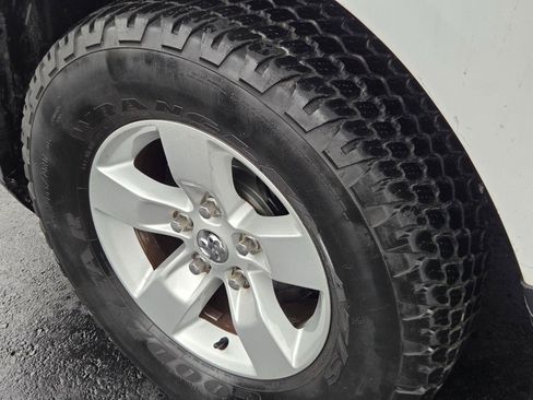 Used 2020 RAM 1500 Classic SLT w/ Luxury Group RWD image 11
