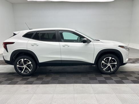 Certified 2024 Chevrolet Trax RS w/ Driver Confidence Package FWD image 8