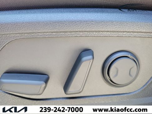New 2026 Kia Sportage EX w/ EX Panorama Roof Package FWD image 16
