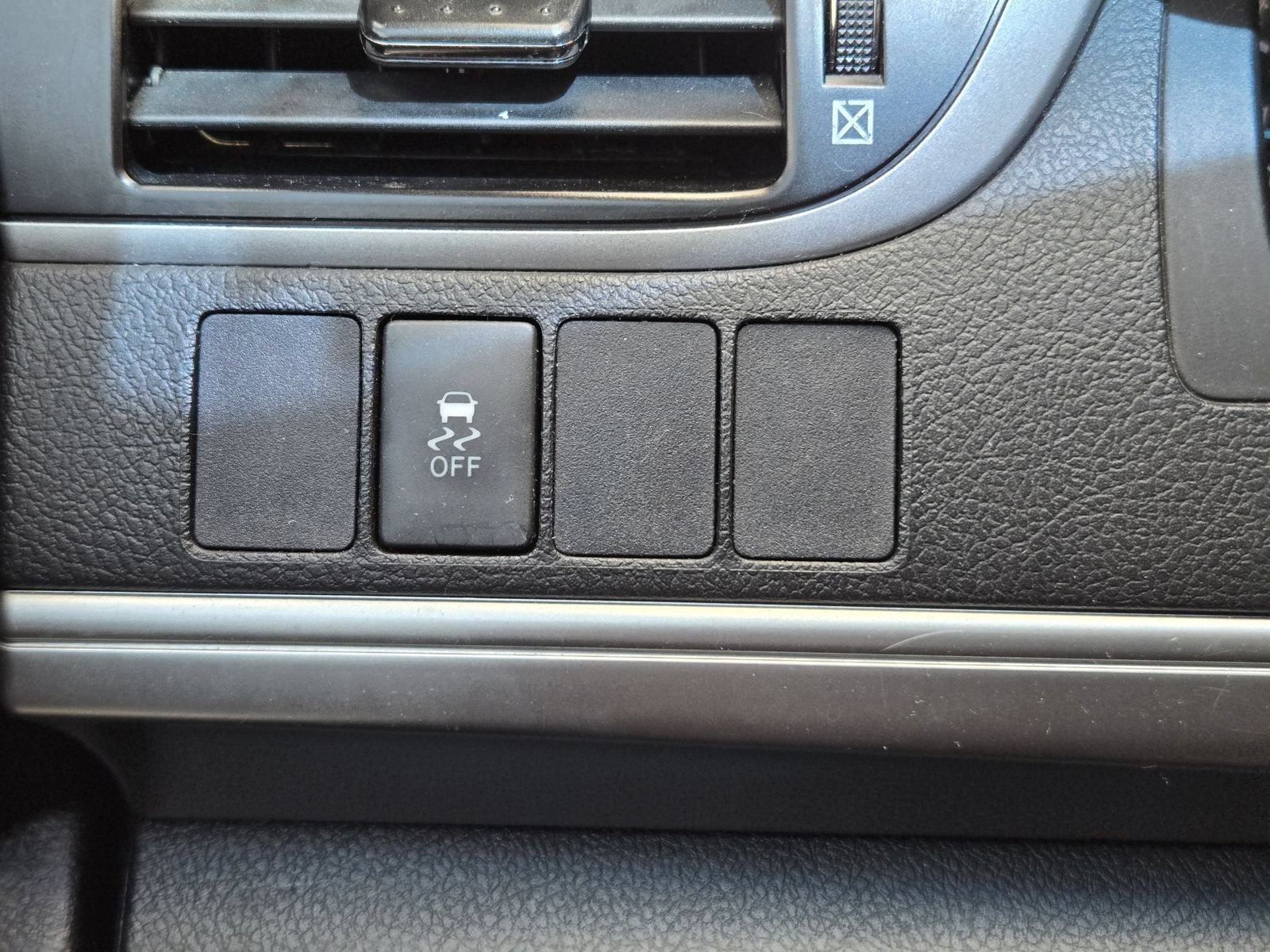 Used 2014 Toyota Camry SE FWD image 19