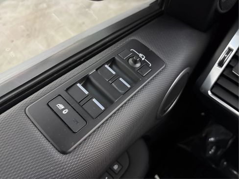 Used 2023 Land Rover Discovery HSE R-Dynamic AWD/4WD image 41