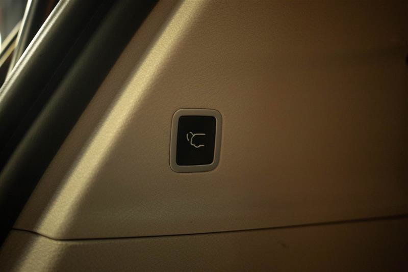 Used 2024 Chrysler Pacifica Limited FWD image 8