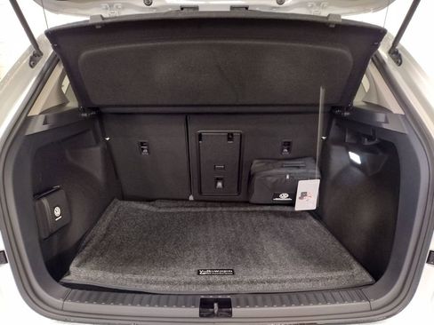 New 2025 Volkswagen Taos SE image 17