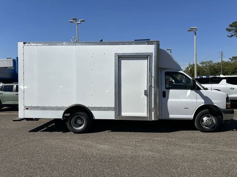 New 2024 Chevrolet Express 3500 Work Van w/ Power Convenience Package image 17