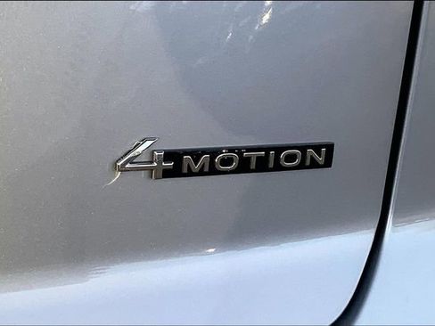 Used 2024 Volkswagen Atlas Cross Sport SEL R-Line image 31