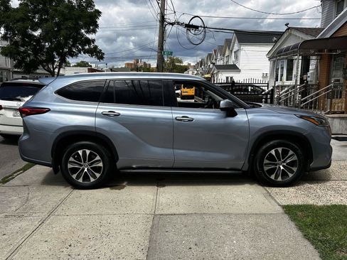 Used 2020 Toyota Highlander XLE AWD/4WD image 7