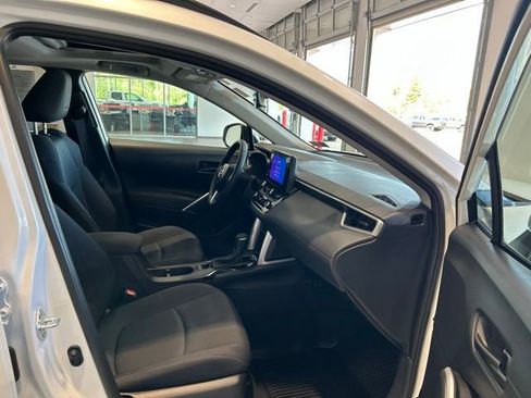 Certified 2024 Toyota Corolla Cross LE w/ Moonroof Package AWD/4WD image 18
