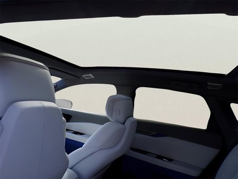 New 2025 Cadillac Optiq Luxury 2 image 10