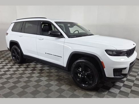 Used 2023 Jeep Grand Cherokee L Laredo image 1