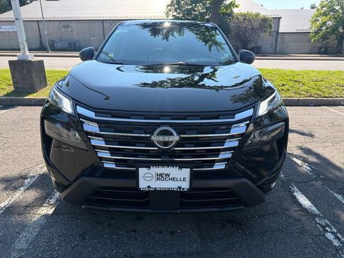 Used 2025 Nissan Rogue S AWD/4WD image 2