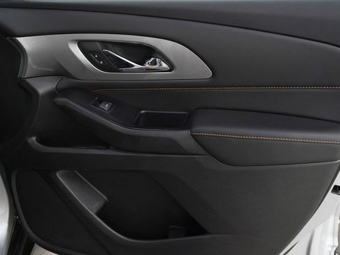 Used 2018 Chevrolet Traverse LT image 9