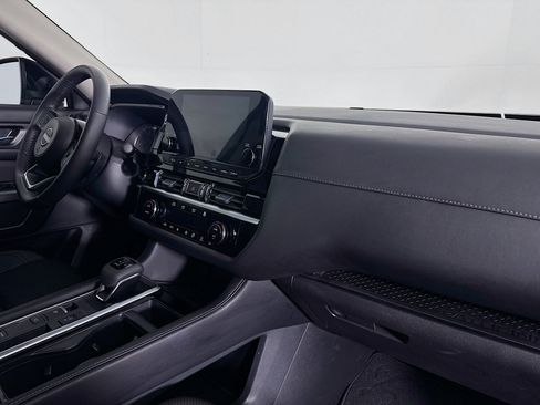 Used 2025 Nissan Pathfinder SL FWD image 28