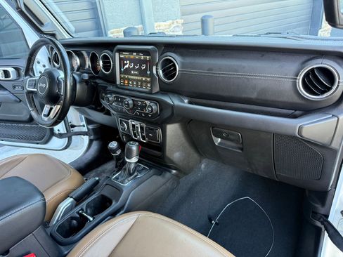 Used 2022 Jeep Gladiator Overland w/ Popular Equipment Package image 13