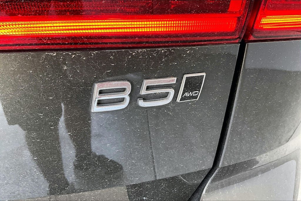 Used 2022 Volvo XC60 B5 Momentum AWD/4WD image 32