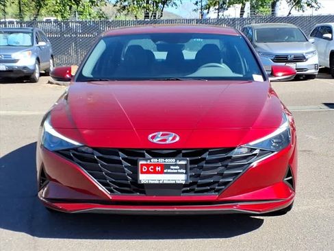 Used 2023 Hyundai Elantra SEL w/ Convenience Package FWD image 2