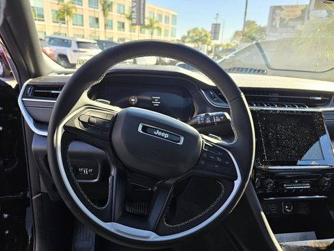 New 2025 Jeep Grand Cherokee L Laredo image 23