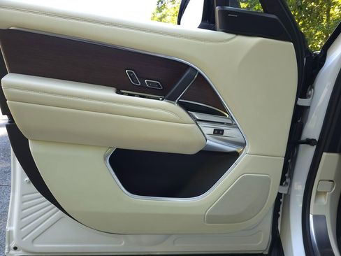 Used 2023 Land Rover Range Rover SE image 27