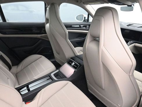 Used 2026 Porsche Panamera image 7