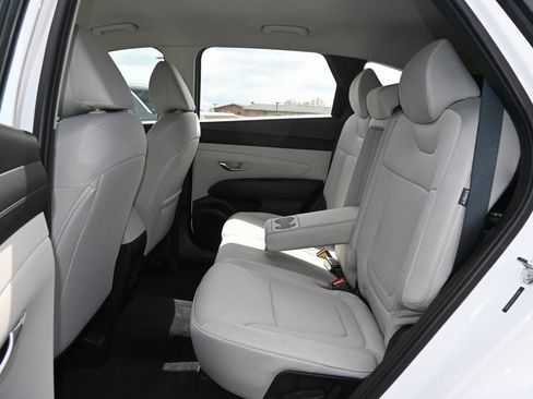 Used 2025 Hyundai Tucson SE image 11