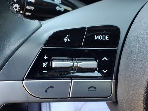 Used 2023 Hyundai Elantra Limited FWD image 30