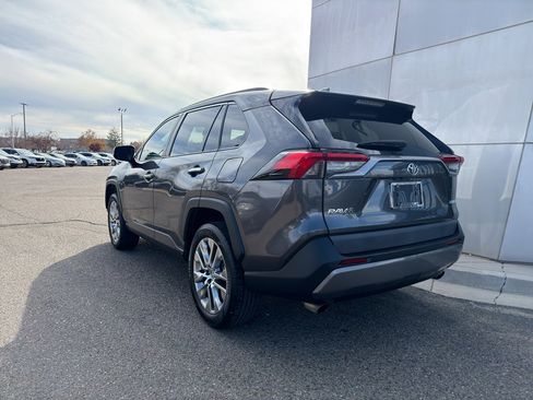 Used 2019 Toyota RAV4 Limited image 8
