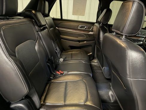 Used 2018 Ford Explorer Limited image 28